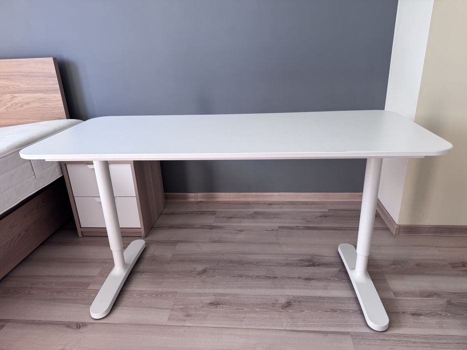 Biurko dla ucznia/ studenta IKEA BEKANT 140 × 60 cm – białe, stan bardzo dobry