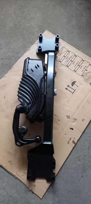 Hak holowniczy Audi Q7 SQ7  4M0803881H Nowy