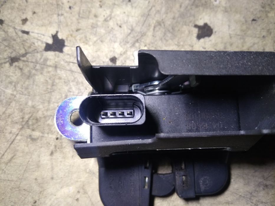 Zamek klapy bagażnika VW Touran golf V V plus passat b6 kombi oryg