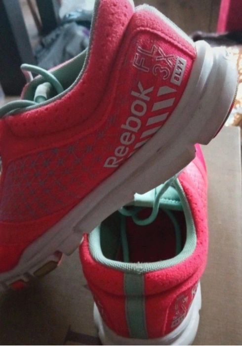 fajne różowe adidasy