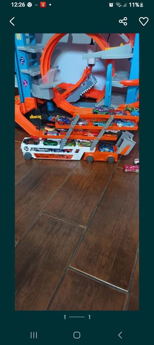 Hotweels 3 pistas mais carro reboque