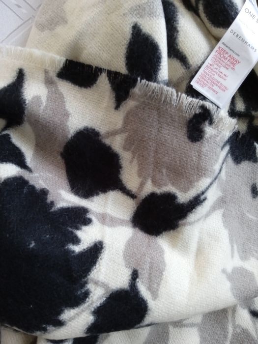 John Rocha. Nowy elegancki szal