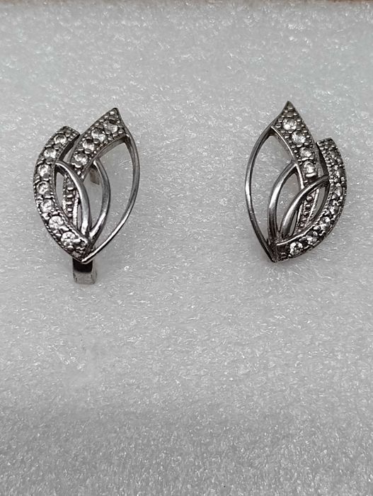 Biżuteria srebrna (kolczyki, pierścionek)