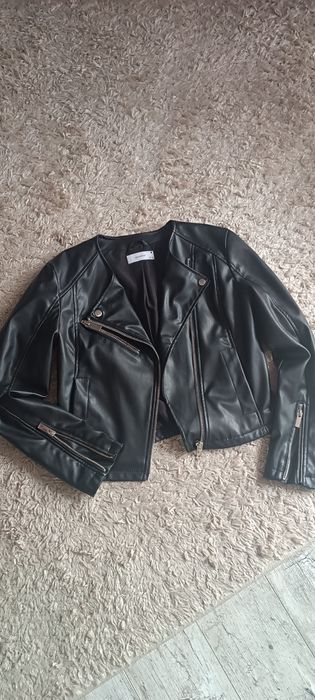 Damska kurtka z ekologicznej skóry czarna