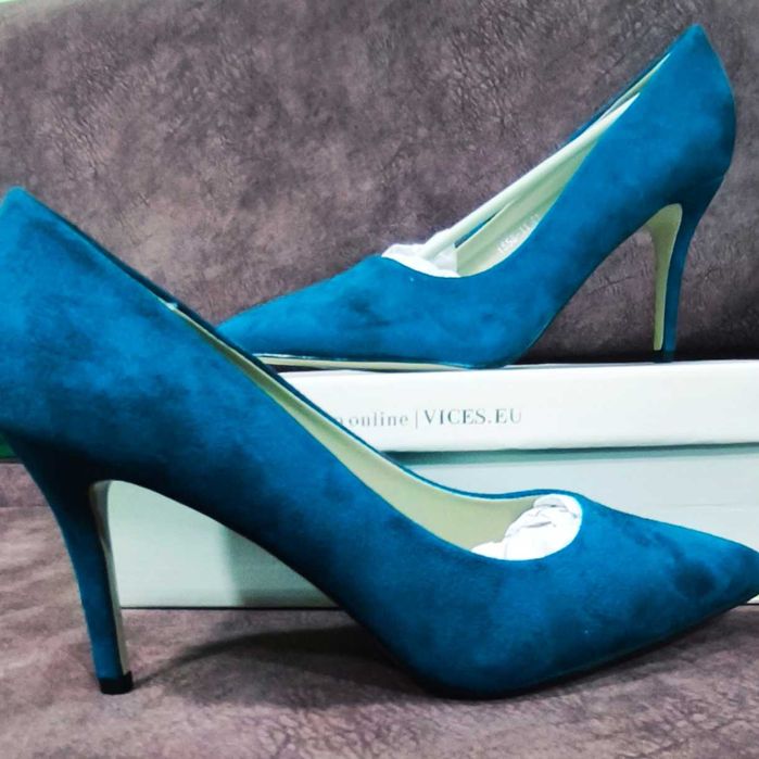 Туфлі на шпильці