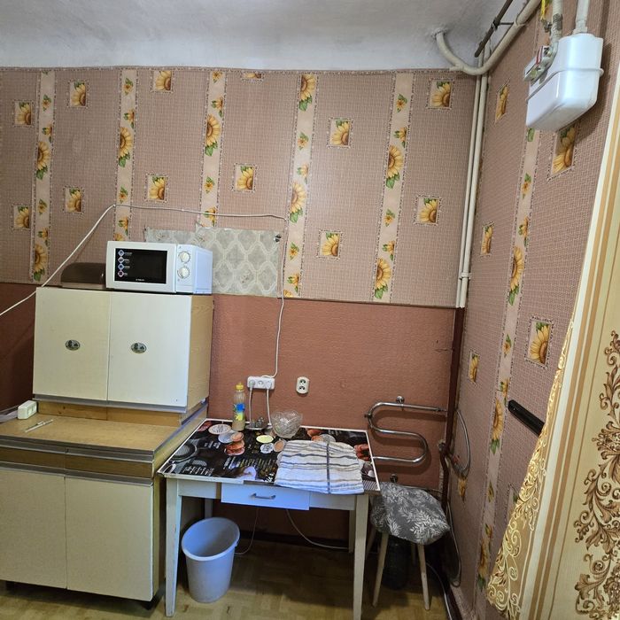 Продаж 2 кімнатна  сталінка Центр сертифікат так