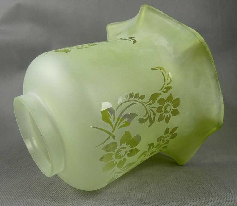 Zielony TULIPAN klosz LAMPA NAFTOWA secesja kwiat 8,3 cm