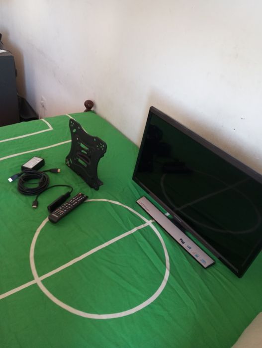 Televisão com controle original