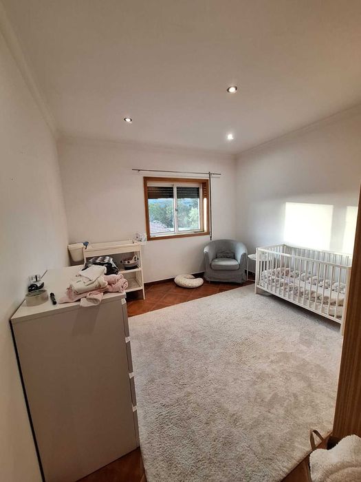 Moradia T4 totalmente independente mobilada e equipada