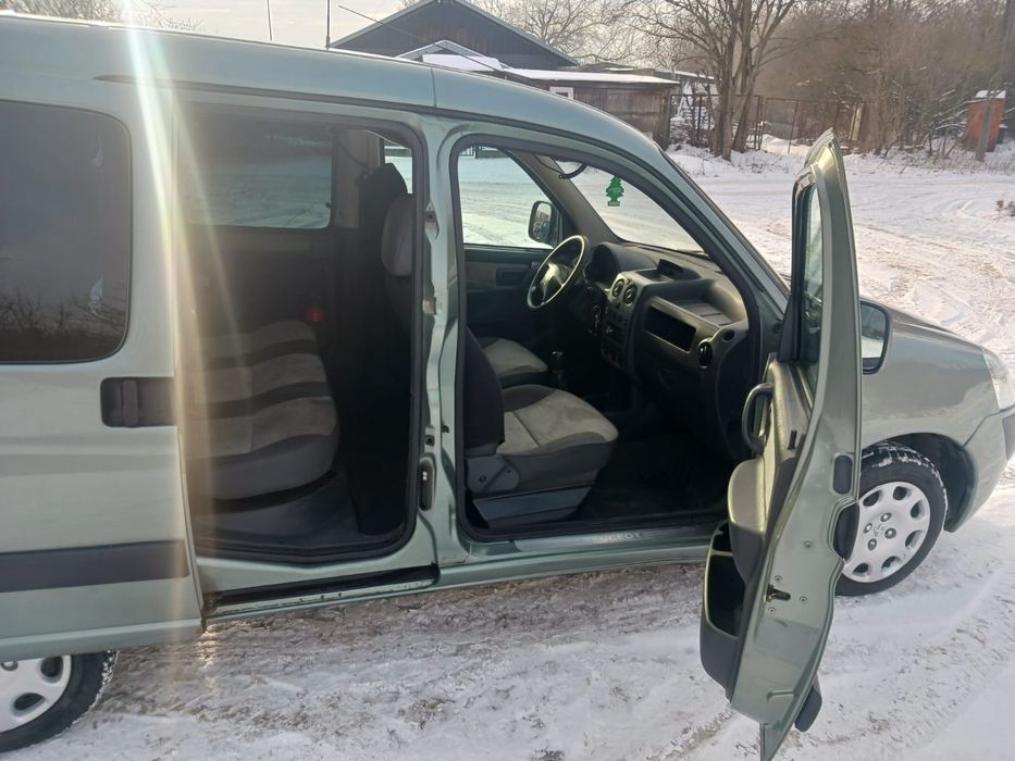 Peugeot Partner przystosowany do przewozu paliwa i osob