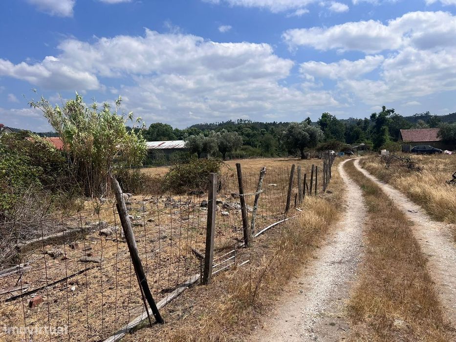 Vende-se Moradia á Entrada de Ourém- Grande Oportunidade