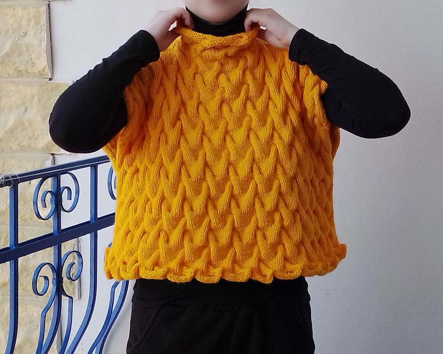 Handmade Жіночий теплий в'язаний жилет