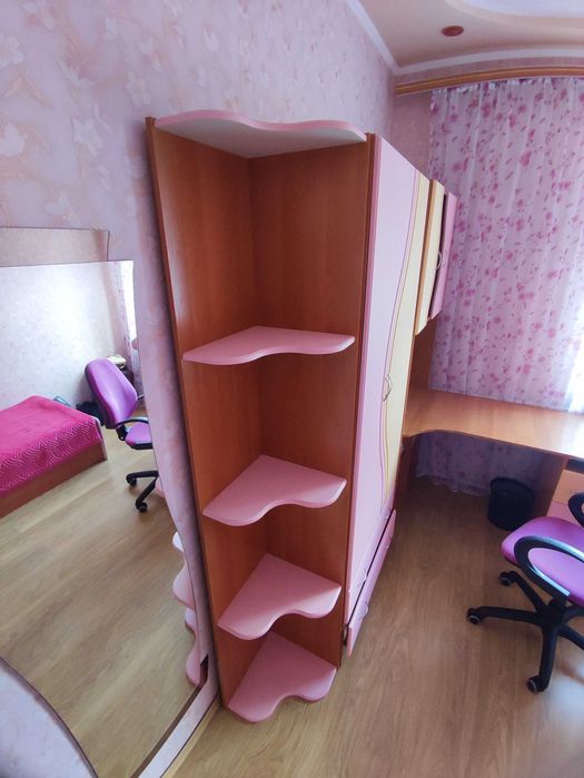 Комплект меблів для дівчинки