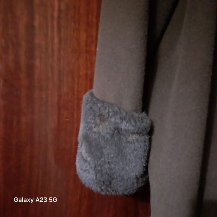 Casaco fazenda com punhos em pele