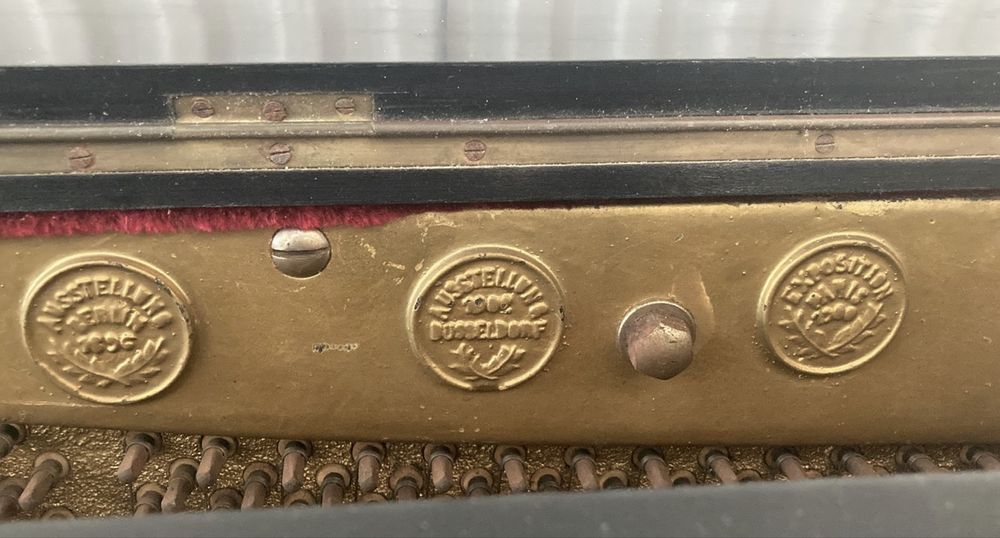 Piano vertical Steinbach