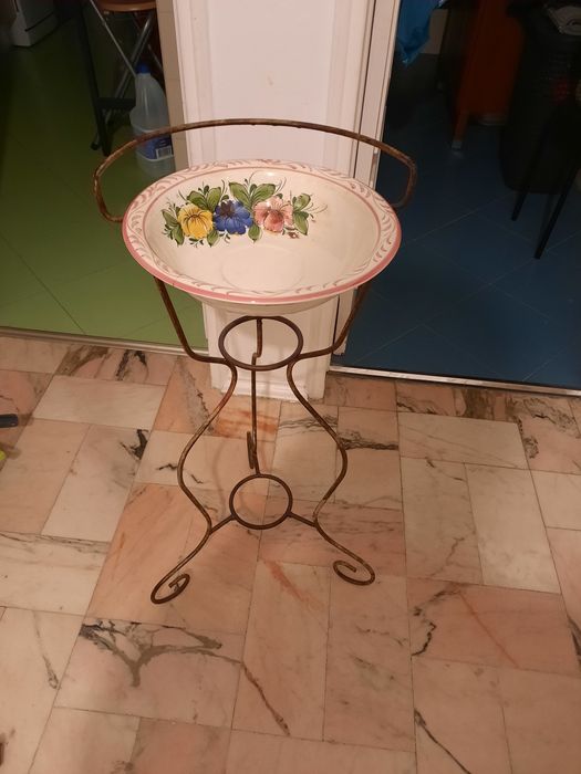 Lavatório antigo de porcelana