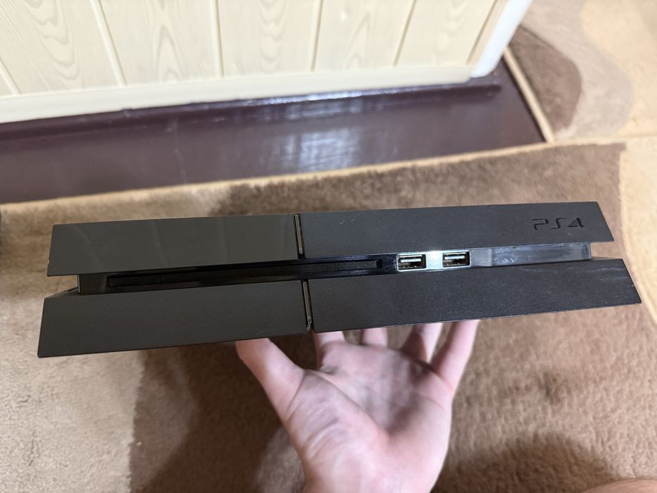 PS4 FAT 1 TB + 4 игры + Джойстик + Новые провода