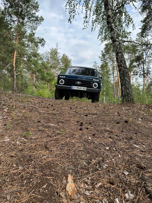 Автомобіль Нива 21214