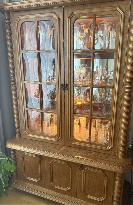 Dąb Rustykalny zestaw mebli  komoda+ witryna+ stol z krzeslami