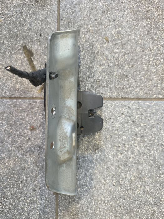 Peugeot 807 Citroen C8 Zamek klapy Bagażnika tył