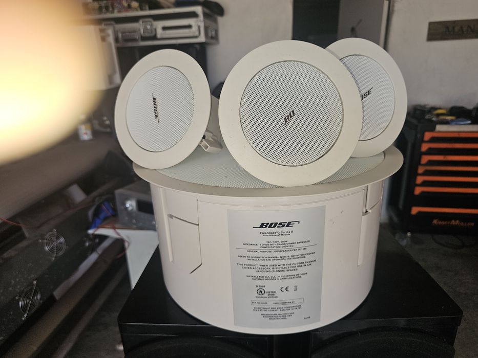 Sistema de Som Bose FreeSpace 3 Series II (Subwoofer + 4 Colunas)