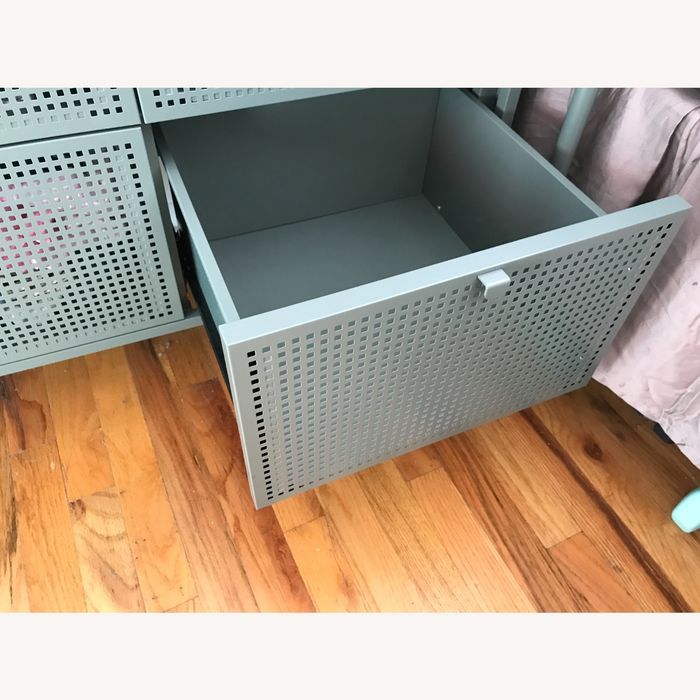 Comoda em metal IKEA modelo NIKKEBY