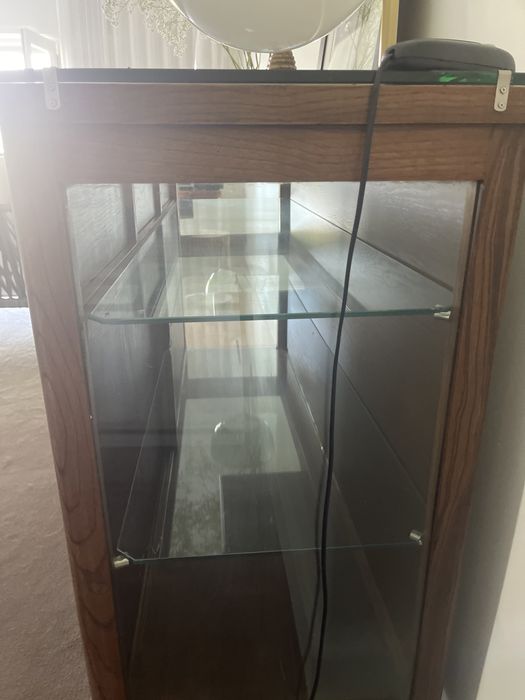 Movél antigo expositor de pastelaria.