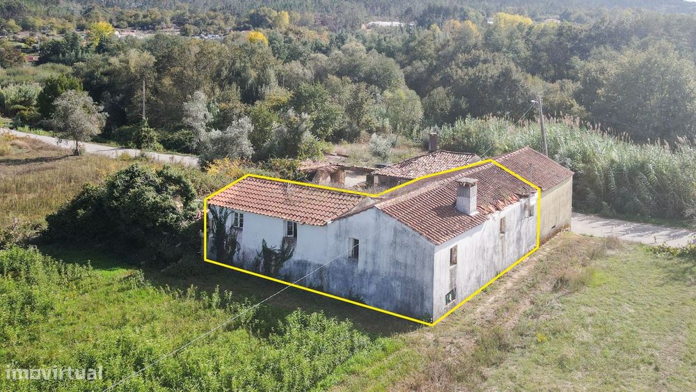 Casa para Restaurar com Pátio e Quintal | Potencial de Investimento