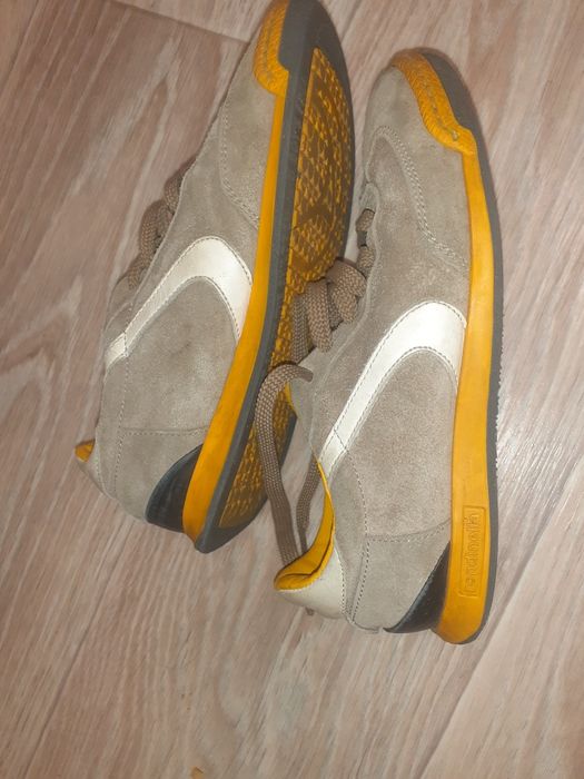 Замшеві кросівки 31 розміру.