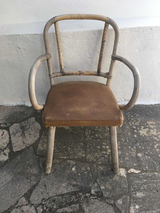 Cadeira de Bambu e par de  taças em latão