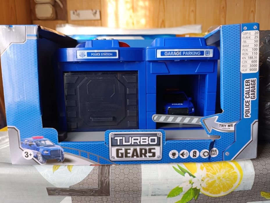 Zabawka garaż policyjny z radiem