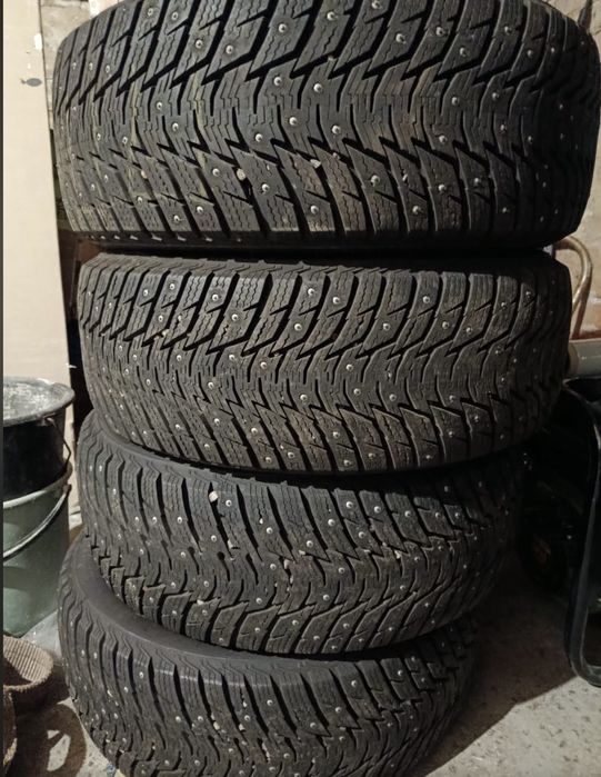 Продам резину шипованую 205 55 16