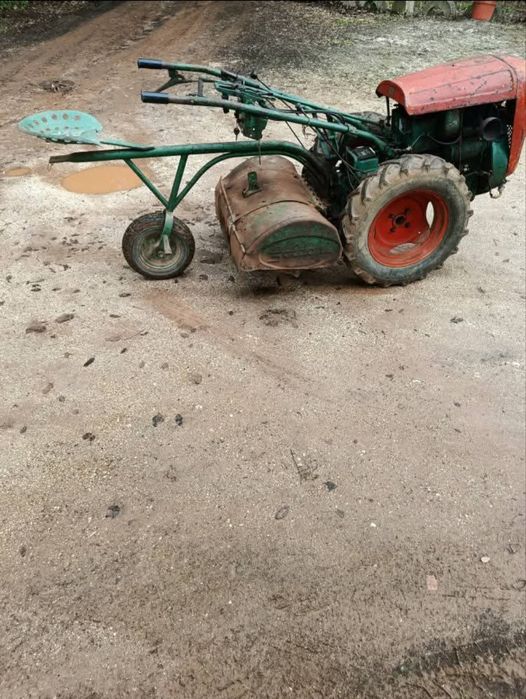 Motocultivador com reboque