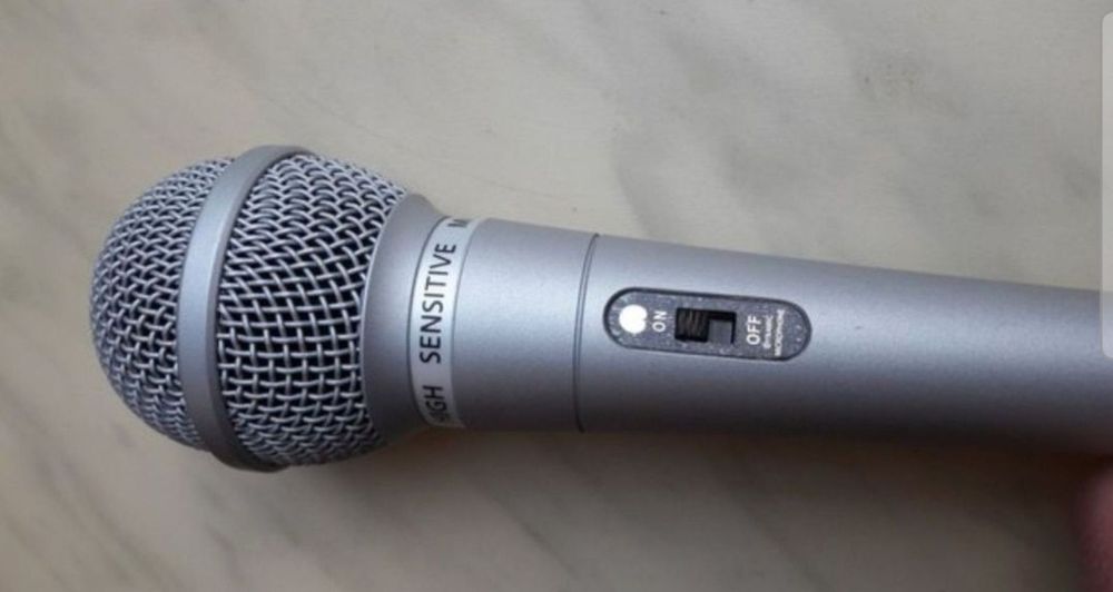 Микрофон  проводной для караоке