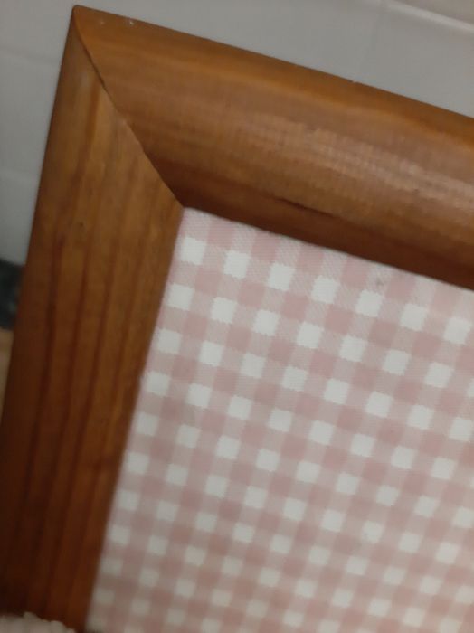 Moldura em madeira com peluche