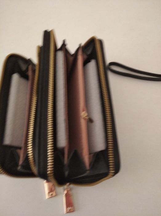 Carteira nova de cor preta