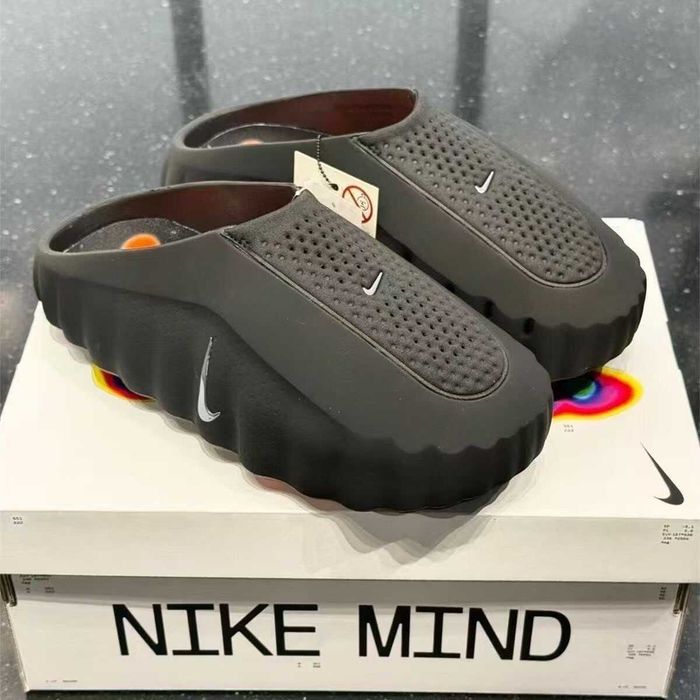 Czarne kapcie Nike Mind 001 R.44