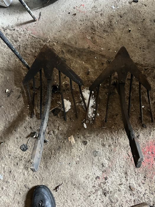 Продам лопати граблі вила габлі.