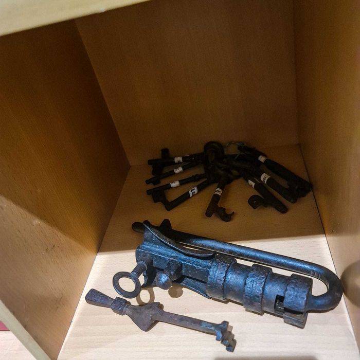 Cadeado Antigo Ferro Forjado c/ Chave Original – Século XIX