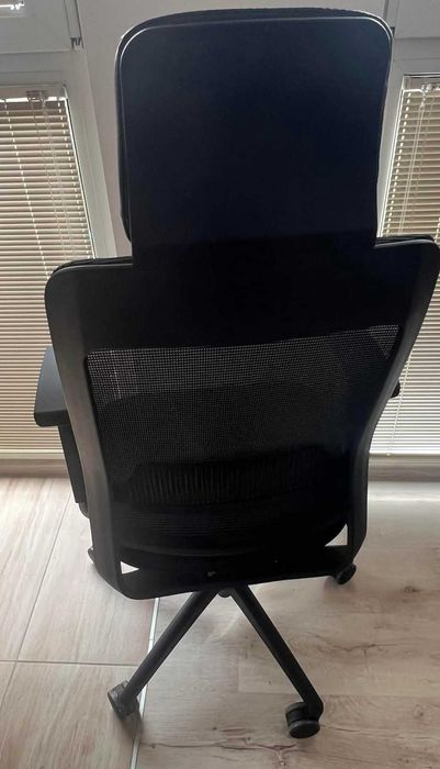 Fotel biurowy Shine EFG 100B