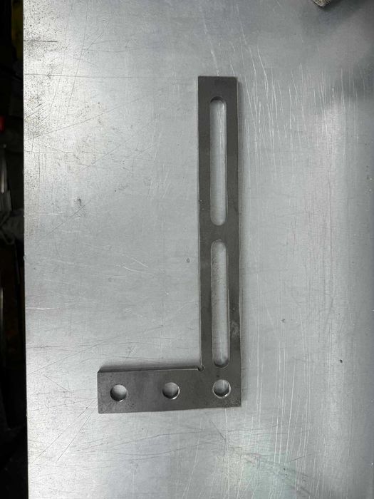 Kątownik spawalniczy regulowany 325x140x40x10 system 16 | FV