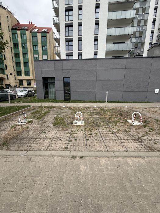 Miejsce postojowe podziemne/ naziemne - Więcej