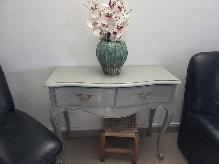 Consola de 2 gavetas estilo Luís XV