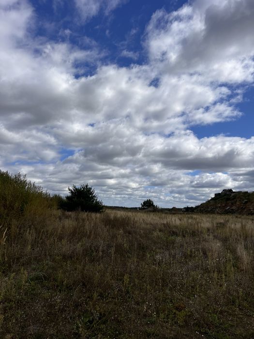 Продається земельна ділянка з перспективою промислового використання