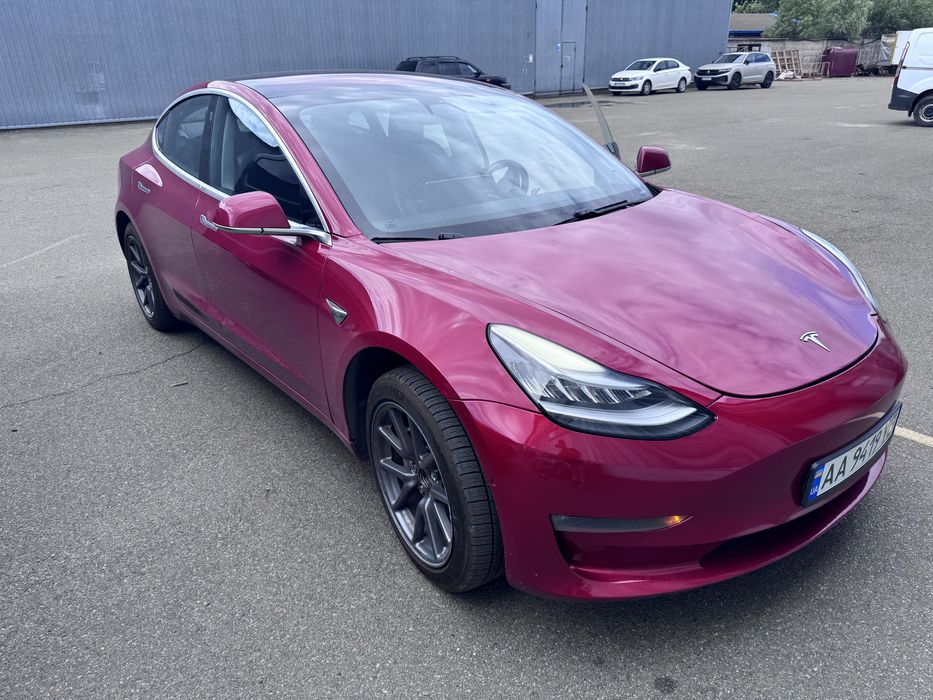 Оренда Tesla 3 long range швидка зарядка без лімітів
