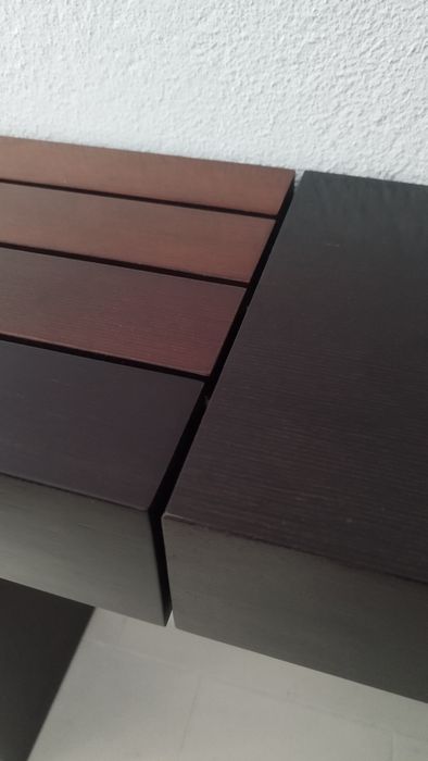 Aparador em madeira maciça wengue, com 4 tons de degradê.