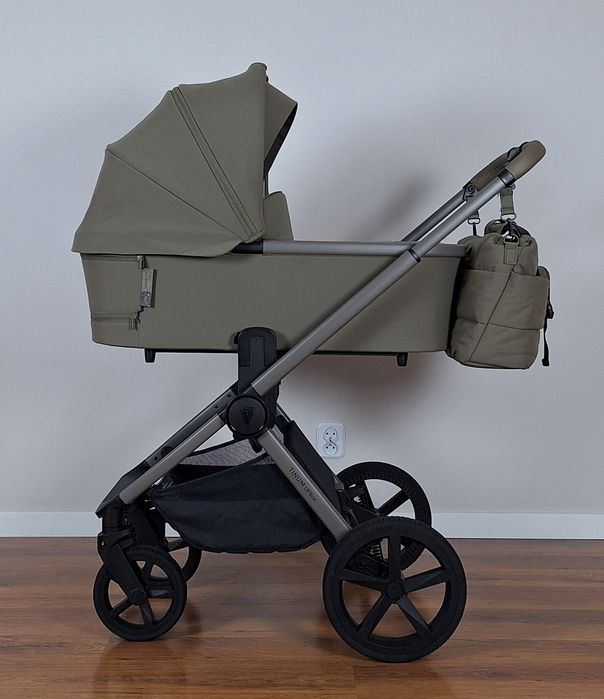 LIMITOWANA  EDYCJA  . Wózek 4w1 .  Venicci Leo by Kasia Sokołowska .