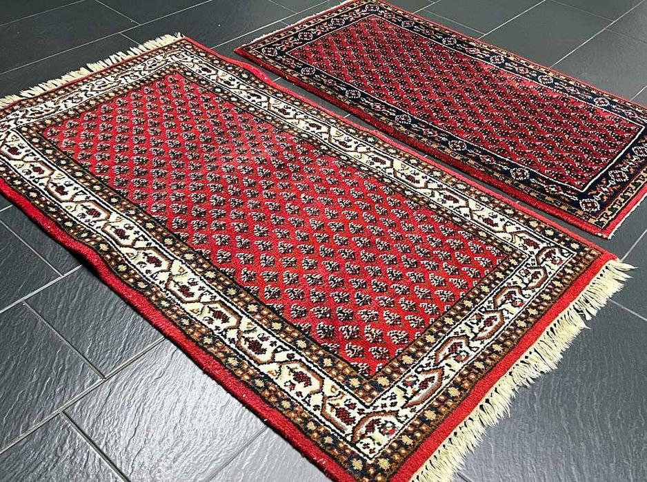 Dois Tapetes Persas SAROUGH MIR originais, com 160cm x 90cm, feitos manualmente em lã sobre algodão
