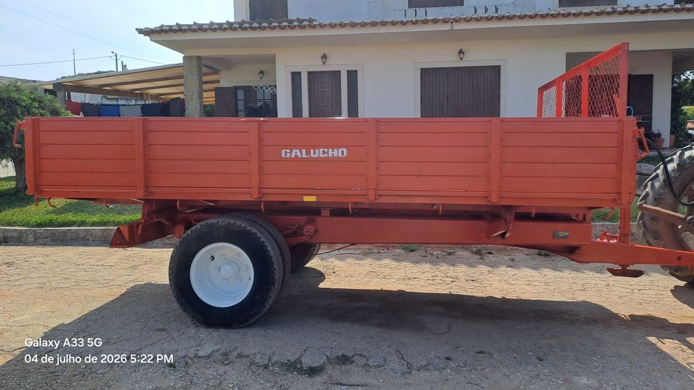 Reboque galucho 6250kg, tribasculante e travão hidráulico