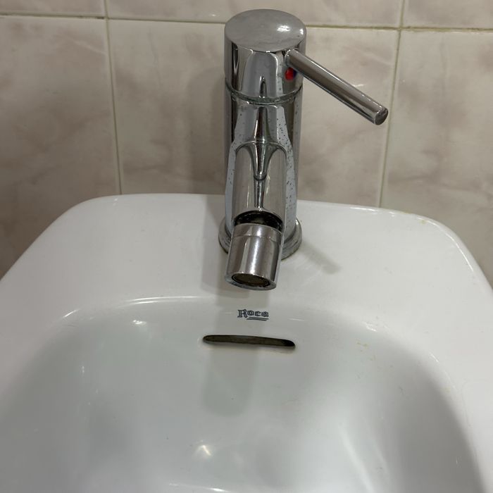 Bidé da Marca Roca com torneira em Bom Estado